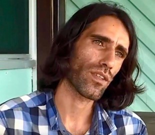 Беженец получил престижную премию за написанную через WhatsApp книгу