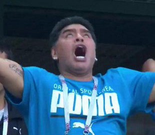 "Настроение: Марадона". Эмоциональный аргентинец стал интернет-мемом