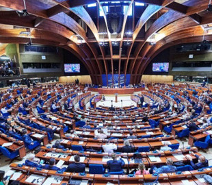 ПАРЄ закликає медіа і соцплатформи протидіяти гендерним стереотипам
