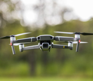 Виробник дронів: ЄС лише доходить до FPV-дронів, тоді як Україна тестує технології на фронті