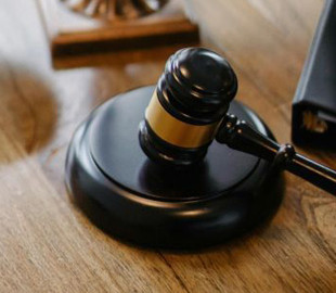 На Рівненщині судитимуть чоловіка, який надсилав дітям свої інтимні фото