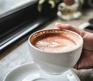 Ученые рассказали, почему нельзя пить кофе перед шопингом