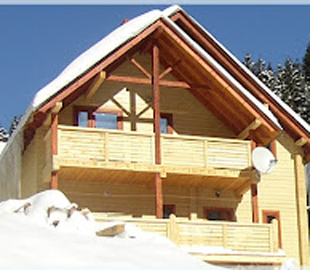 Шахраї ошукали жінку, якій здали в оренду неіснуючий котедж в Карпатах