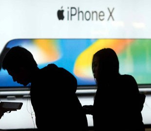 iPhone XC окажется в дефиците из-за брака дисплеев