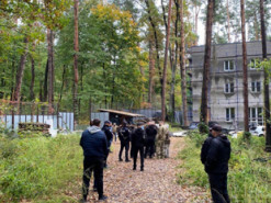 Юристи дружини Медведчука прийшли повертати майно у Пуща-Водиці