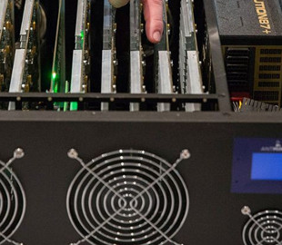 Використовував обладнання ДСА для видобутку криптовалюти: у Києві судитимуть посадовця