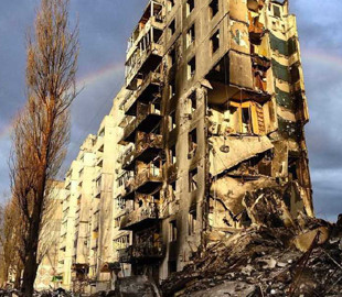 Ненависть має програти: Зеленський опублікував нові фото знищених війною міст