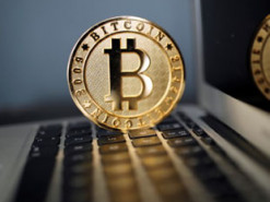 Цена биткоина впервые превысила 35 тыcяч долларов