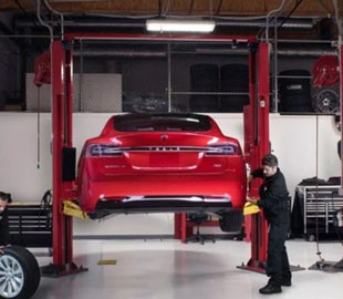 Владельцы автомобилей Tesla могут следить за ходом их ремонта