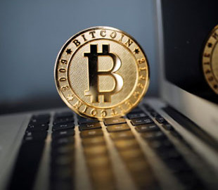 Цена биткоина впервые превысила 35 тыcяч долларов