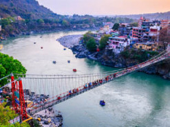 В Индии француженку арестовали за ню-видео на священном мосту