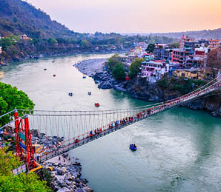 В Индии француженку арестовали за ню-видео на священном мосту