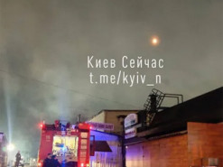 В Києві масштабна пожежа: подробиці