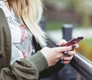 Realme первой представила магнитную беспроводную зарядку для Android