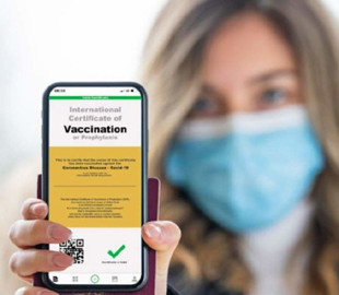 COVID-сертифікат важко підробити, більшість «лівих» сертифікатів виписують лікарі-хабарники — ІТ-експерт