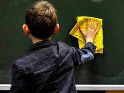 Зеленський дозволив скорочувати тривалість навчального року та продовжувати контракти з директорами шкіл без конкурсу