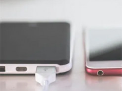 Як прискорити зарядку смартфона: п'ять секретів, які знадобляться всім