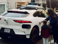 Waymo и Cruise получили право осуществлять коммерческие перевозки на автоматических такси в Калифорнии