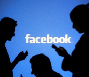 Facebook попросил пользователей поделиться своими фото с «обнаженкой»