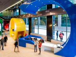 Из Google был уволен сотрудник, продававший данные своих коллег