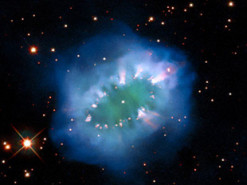 "Бриллиантовое ожерелье космических размеров": в NASA показали последние фото, сделанные Хабблом