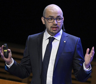 ШІ DeepMind досягне рівня людини за 5-10 років: прогноз засновника Деміса Гассабіса