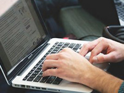 Ученые: Человек стал больше доверять компьютерам, чем другим людям