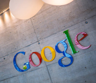 Почему Google и крупных рекламодателей обвиняют в финансировании фейков