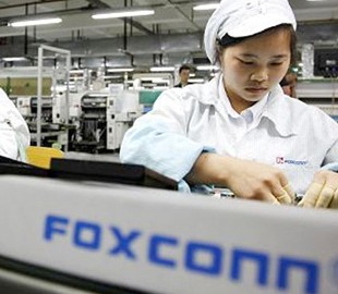 iPhone X нелегально собирают 17-летние практиканты завода Foxconn