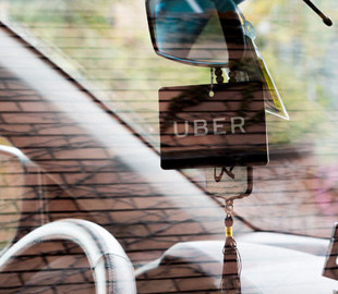 Не только медики. Uber рассказал, кого и где будет возить бесплатно