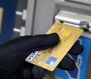 Банкоматы с «секретом»: как воруют деньги с ваших банковских карт