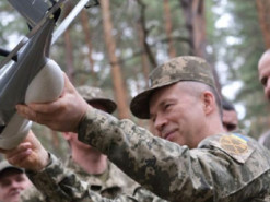 Головнокомандувач ЗСУ Сирський розповів, як далі будуть розвиватися наземні, морські і повітряні БПЛА в Україні