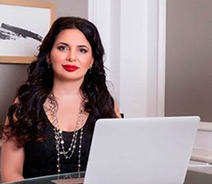 Как «Крипто-королева» обманула тысячи людей на миллиарды долларов