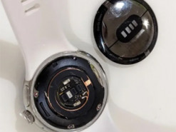 У фірмового годинника Google почав розвалюватися корпус