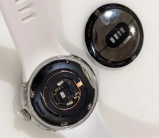 У фірмового годинника Google почав розвалюватися корпус