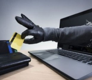 Мужчина перечислил мошенникам 4 тысячи гривен за виртуальную моторную лодку