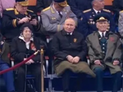 "Так выглядит закат славы": в сети потроллили Путина на параде. Фото