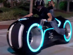 Дизайнер показал концепт электрического мотоцикла из будущего (Фото)