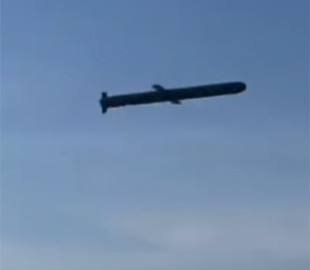 У мережі з'явилися кадри польоту ракет над Каспійським морем під час масованої атаки