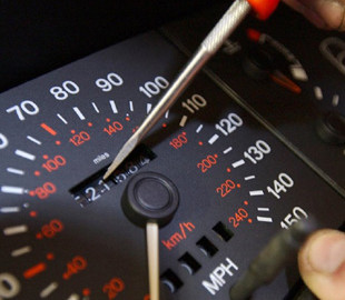 Водіям розповіли, як вирахувати реальний пробіг автомобіля