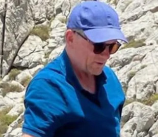 Відомий британський журналіст таємниче зник під час прогулянки грецьким островом