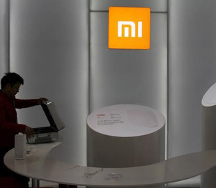 Xiaomi Mi 11 Pro получит загнутый по краям экран с отверстием под фронтальную камеру