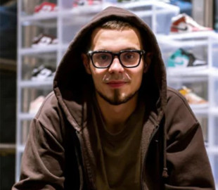 Загрожує 8 років тюрми: відомого російського блогера затримали в аеропорті Москви