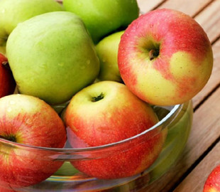 Чому потрібно щодня з'їдати по два яблука, а не пити сік: результати дослідження