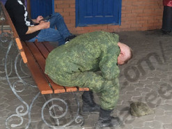 "Богатырь устал": сети повеселило фото боевика в Макеевке