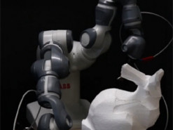 Швейцарские инженеры создали робота-скульптора