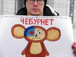 РФ поглинули цифрові 90-ті: люди взялись за рації, пейджери та бояться "залізної завіси"