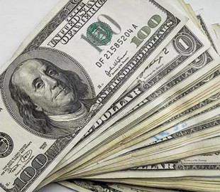 Купував техніку за фальшиві долари: у Києві БЕБ викрило шахрая