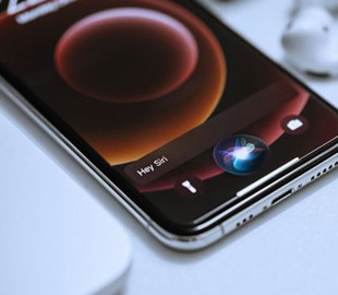 Голосові помічники Google Assistant та Siri: який вибрати і в чому різниця