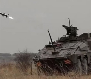 Британські розробники інтегрували протитанкову ракету Javelin на бойовий панцерник Boxer MIV